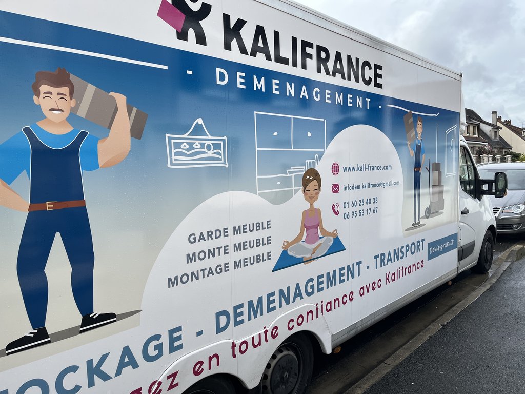 Chargement d'un camion de déménagement Kalifrance